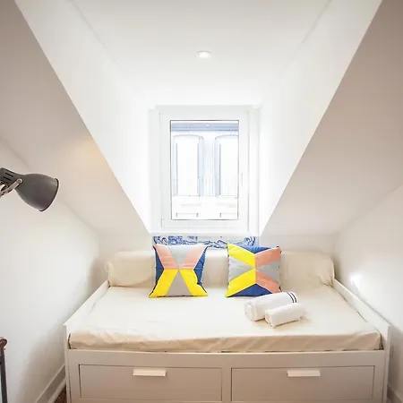 Lovelystay - Graca Terrace With River View Apartment *