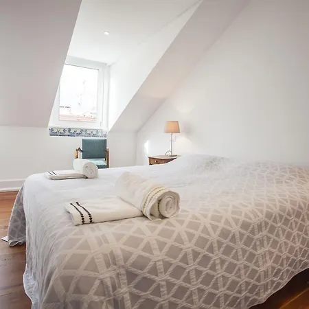 Lovelystay - Graca Terrace With River View Apartment