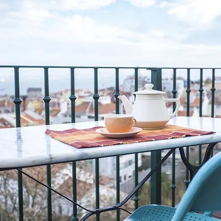Lovelystay - Graca Terrace With River View Apartment